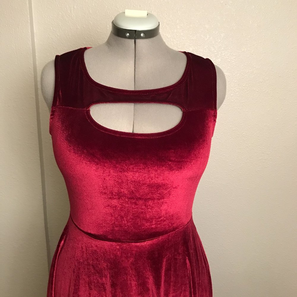 Stretchy velvet keyhole dress in merlot L Size 10-12 - Picture 3 of 5